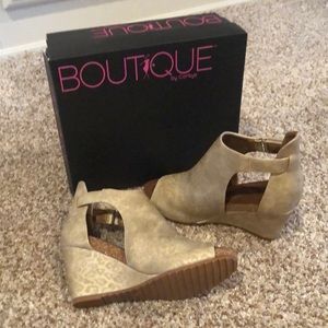 Brand new leopard gold wedge by Corky’s (Boutique by Corky’s) size 9.